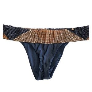Fashionable bikini bottoms